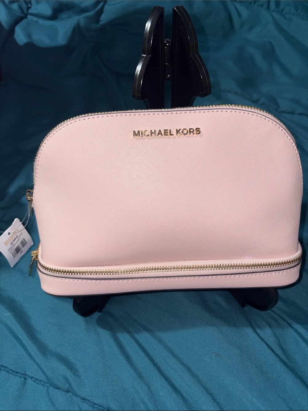 NWT- Michael Kors Lg Giftables Pale Pink Saffiano Cosmetic Case w Gold Hardware*